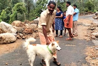 ගංවතුරෙන් පවුලක් බේරාගත් කේරලයේ සුනඛ වීරයා – Photos