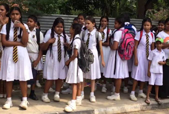 රෝගී තත්වයක් හේතුවෙන් පාසල් සිසුන් 8ක් රෝහලට