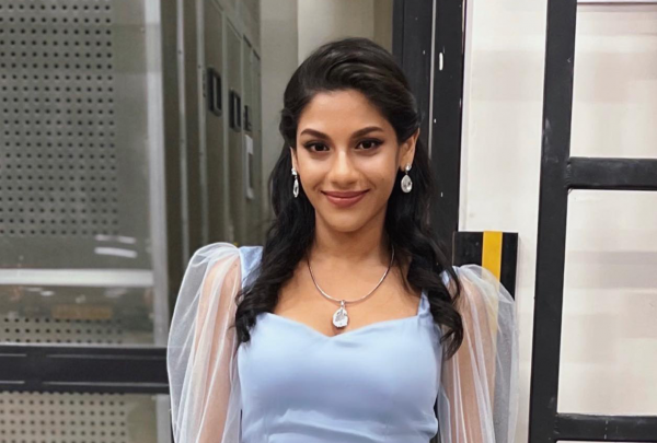 එයාගේ සින්දු හදන ගමන් මටත් සින්දු හදලා දෙනවා