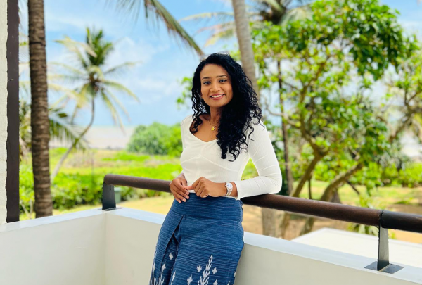 නදිනිගෙන් ආදරණීය සුබ පැතුමක්