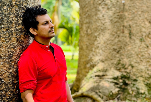 හැර ගිය පියාණන් ගැන ධනංජය තැබූ සංවේදී සටහන